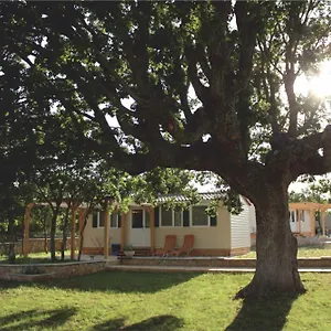 https://micanovi-dvori-mobile-home-village-zrmanja.hotelinzadar.com